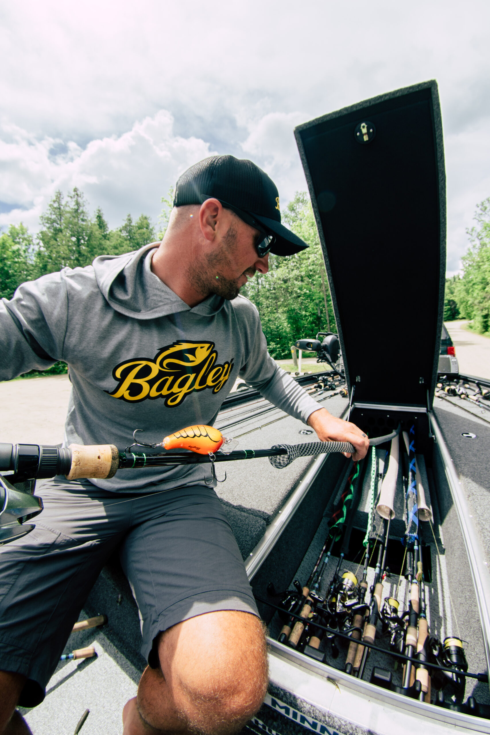 Gussy Readies For Tennessee River