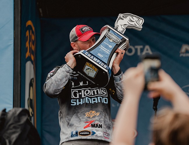 Gussy Readies For Tennessee River